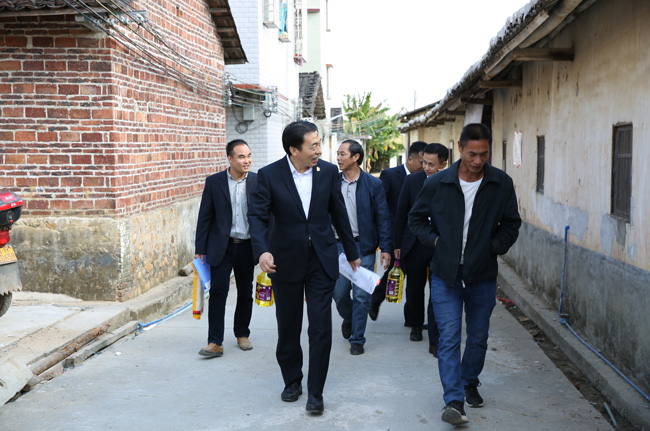 扶貧助貧| 廣電計量黨委書記黃敦鵬一行赴英德市對口幫扶村開展精準扶貧工作