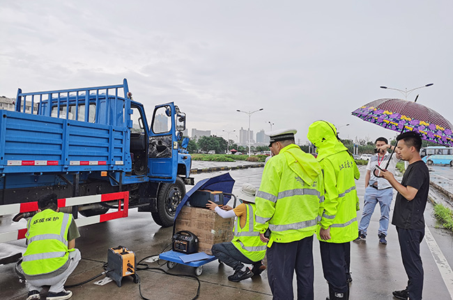 打響第一槍！江西廣電計量協(xié)同開展南昌市機動車尾氣路檢路查聯(lián)合執(zhí)法行動