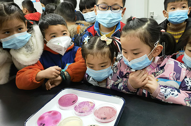 質量環(huán)保零距離！“探秘團”走進湖南廣電計量科普教育基地